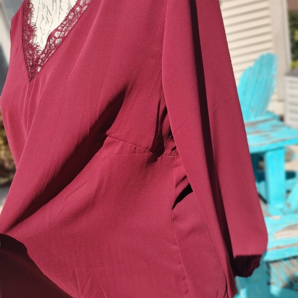 💥3/$20 Papermoon MP Chic Lace-Trimmed V-Neck Blouse! - Picture 7 of 10